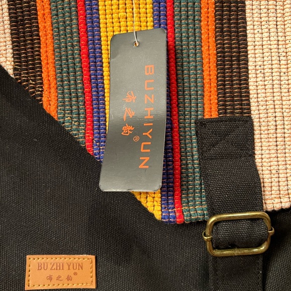 BNWT BU ZHI YUN TOTE STYLE BAG WITH MAGNETIC SNAP AND FOUR POCKETS. - Picture 3 of 8